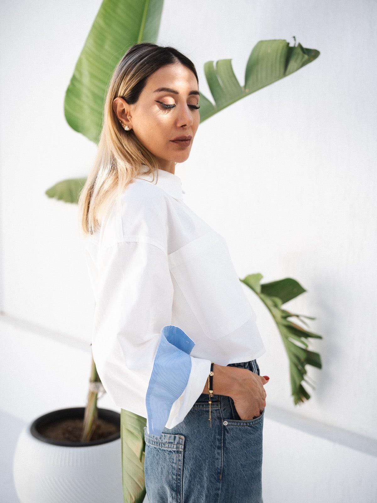 Style: Cropped poplin shirt with front pocket