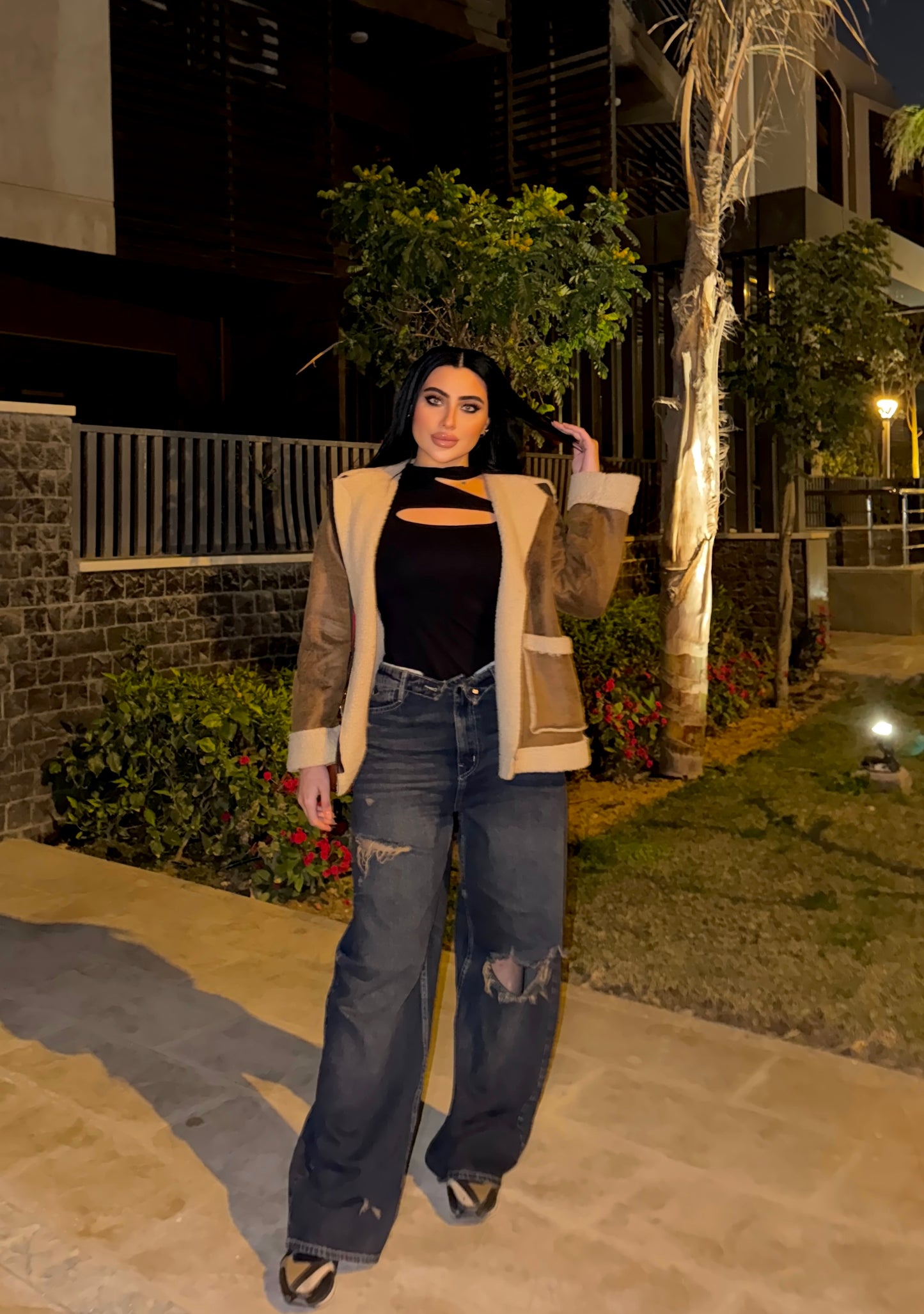 Twist Waist Wide Jeans Dark Dirty with Ripped Knee Pants