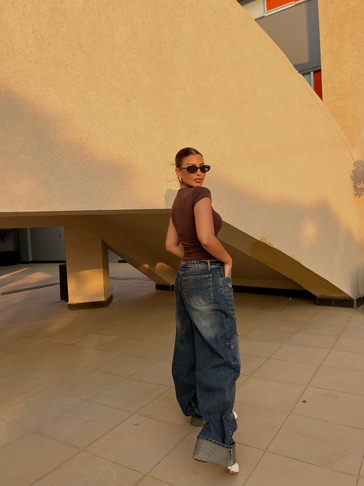 Twist Waist Wide Jeans Dark Dirty with Ripped Knee Pants